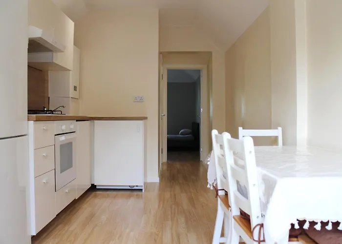 Hendon Park Terrace Apartment