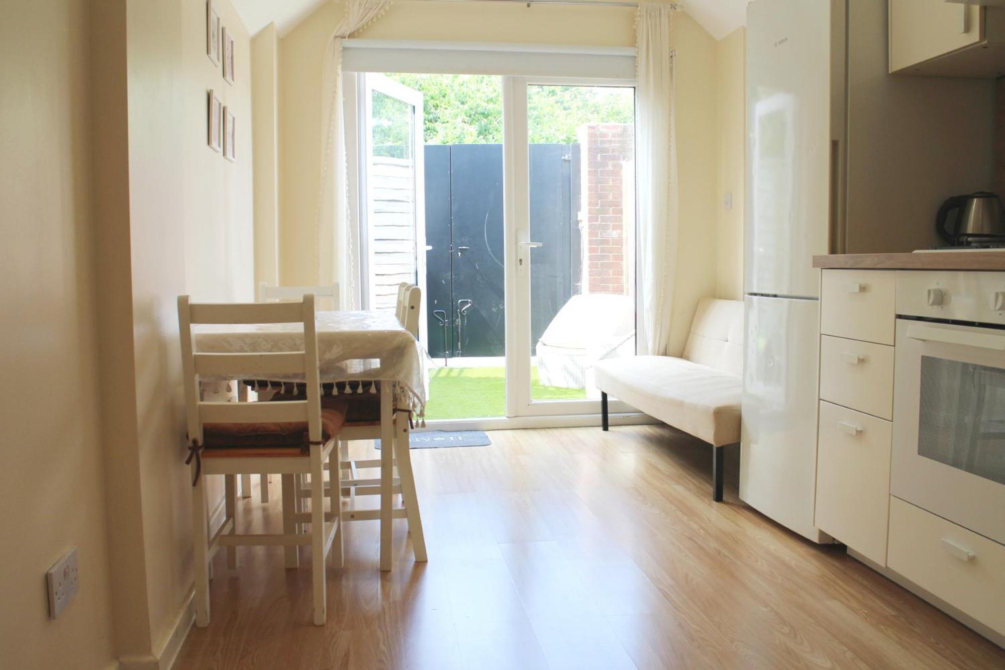 Hendon Park Terrace * London